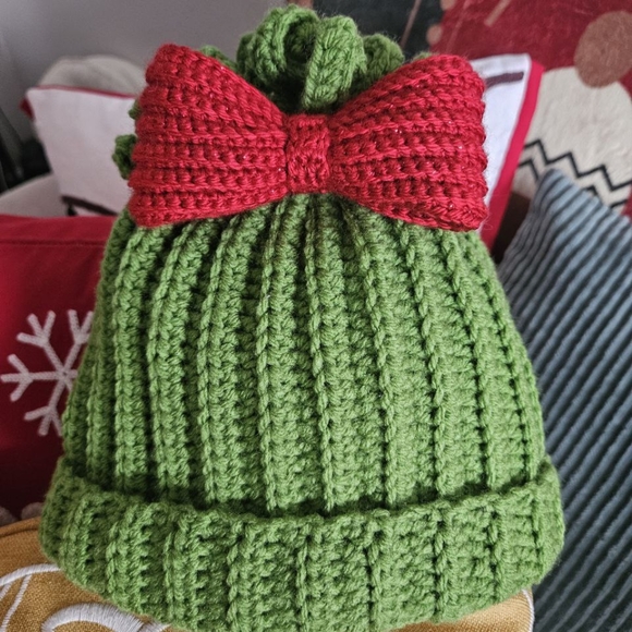Winter hat - Grinch inspired - Picture 2 of 11